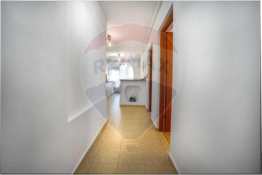 Apartament cu 3 camere decomandat în Vlahuță