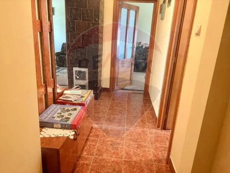 Apartament cu 3 camere decomandat în Sud