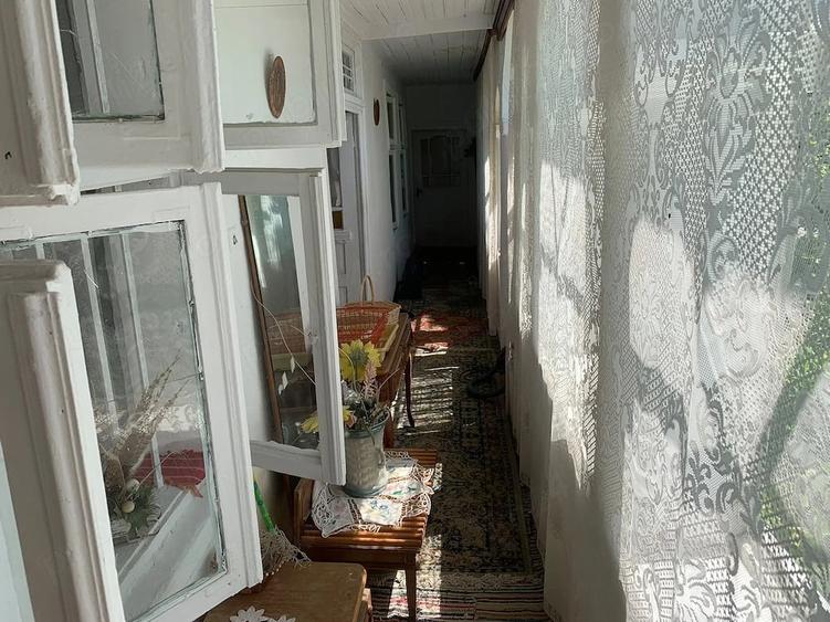 Casă cu 6 camere cu Teren 1900 Mp în Nana
