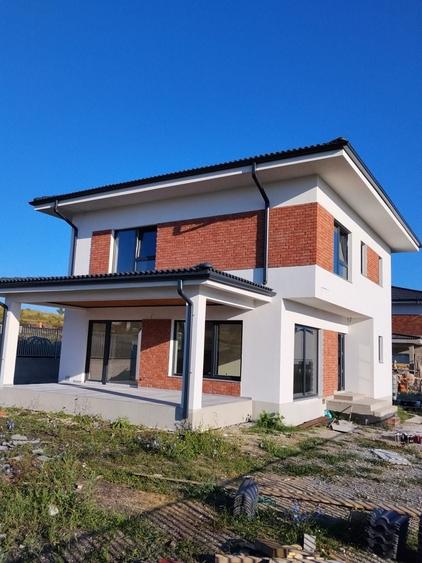 Casă cu 4 camere în Chinteni