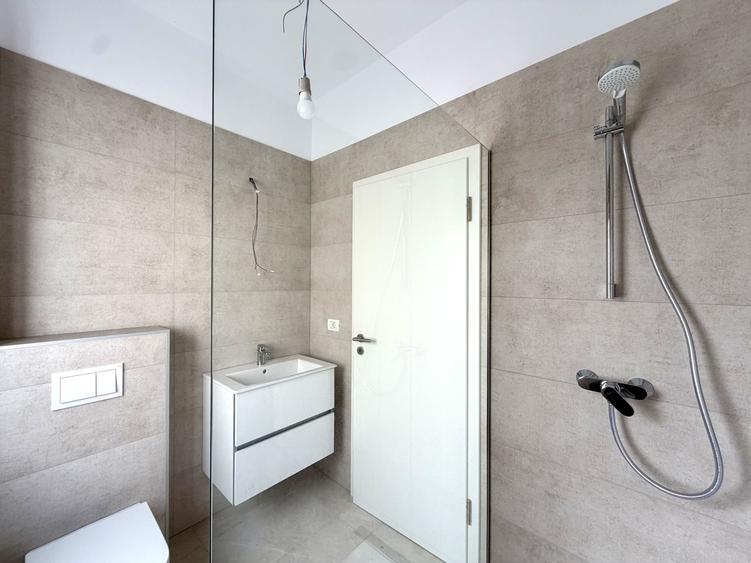 Duplex cu 5 camere cu Canalizare în Dumbrăvița