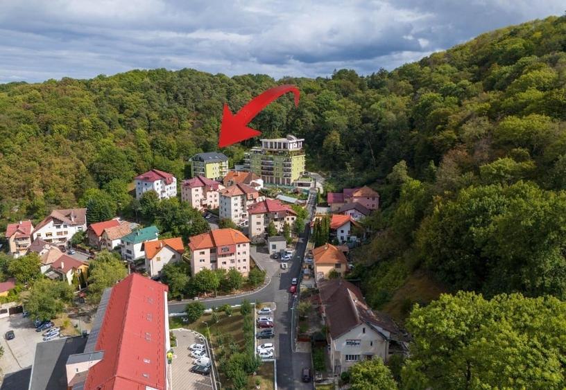 Apartament cu 3 camere decomandat, mobilat în Central