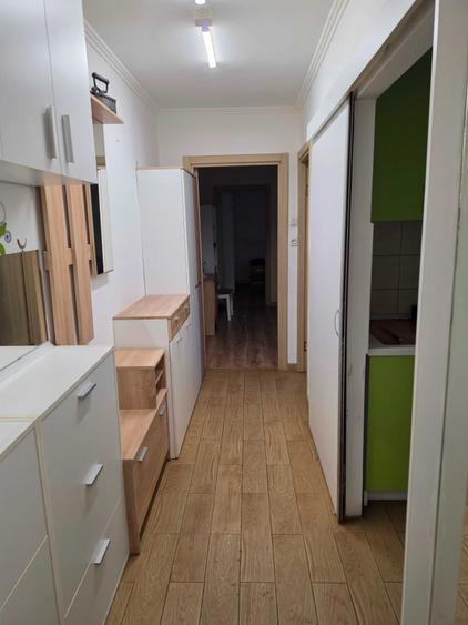 Apartament cu 3 camere semidecomandat în Rogerius