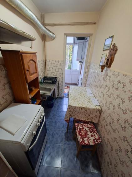 Apartament cu 2 camere semidecomandat în Podu Roș