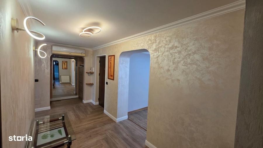 Apartament cu 3 camere decomandat în Central