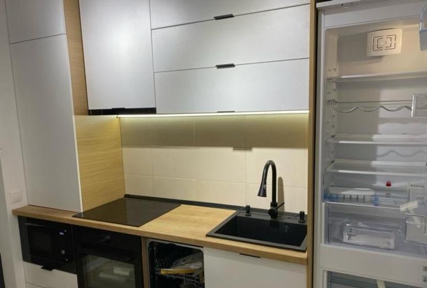 Apartament cu 3 camere decomandat, mobilat în Băneasa