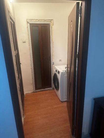 Apartament cu 2 camere semidecomandat în Craiovița Nouă