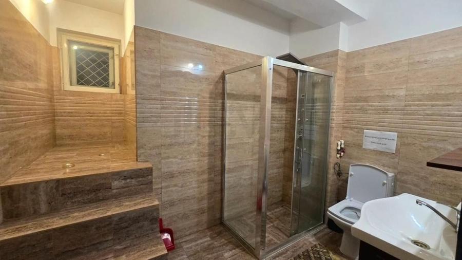Casă individuală cu 10 camere cu Canalizare în Parcul Carol