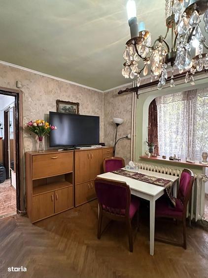 Apartament cu 4 camere decomandat, mobilat în Titan