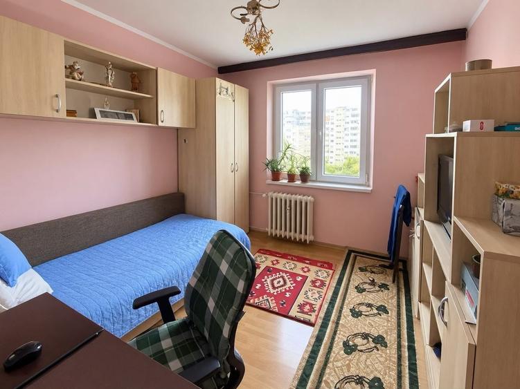 Apartament cu 3 camere decomandat, mobilat în Baicului