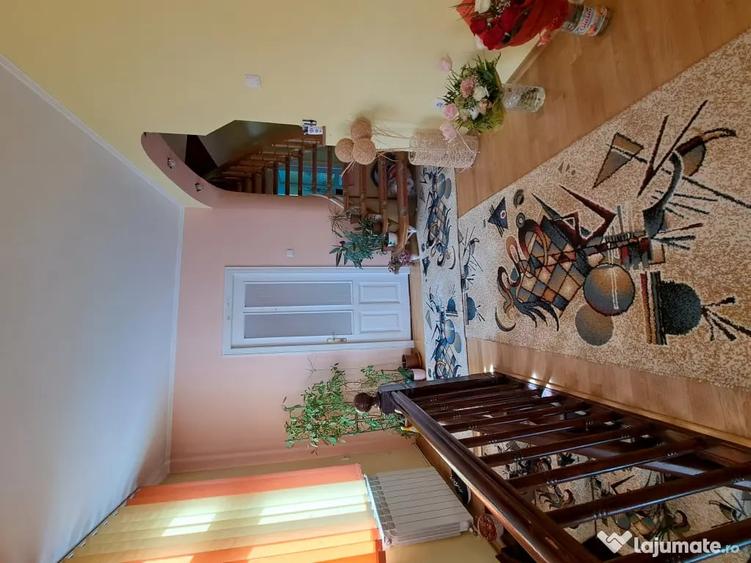 Apartament cu 4 camere decomandat în Central