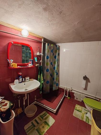 Casă individuală cu 4 camere cu Canalizare în Central