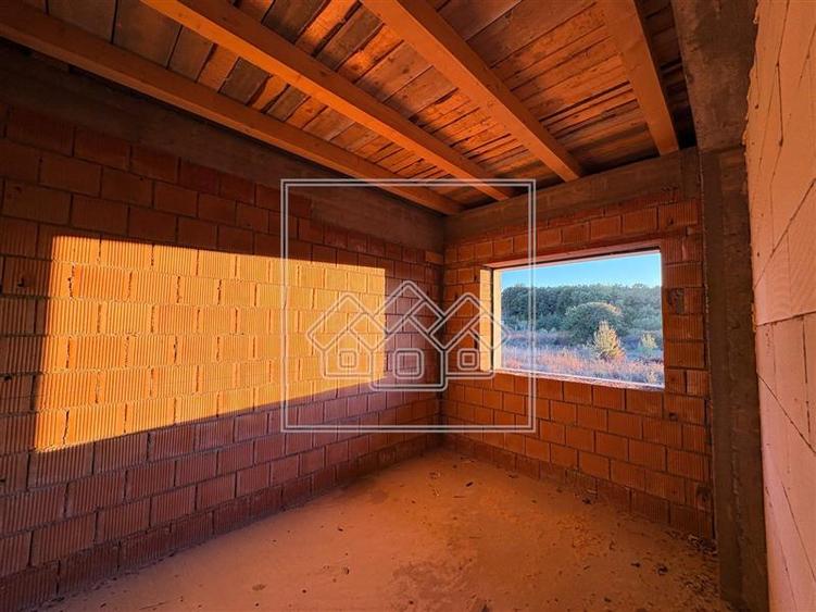 Duplex cu 4 camere cu Teren 250 Mp în Șelimbăr