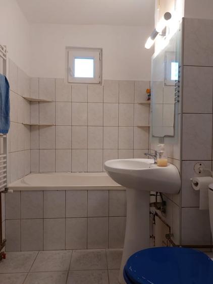 Apartament cu 3 camere decomandat, mobilat în Girocului