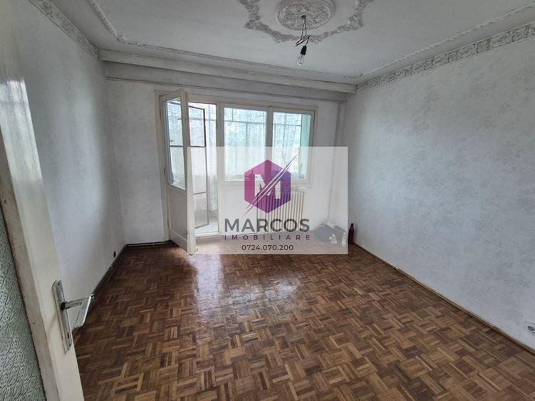 Apartament cu 3 camere semidecomandat în Micro I