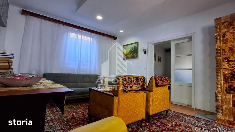 Casă cu 5 camere cu Teren 1439 Mp în Ineu