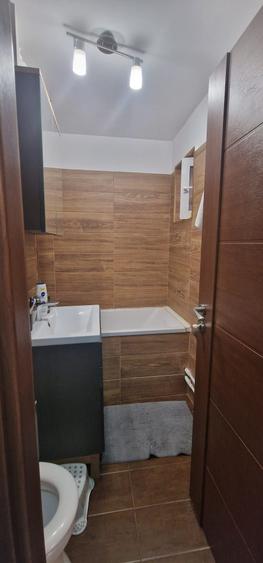 Apartament cu 3 camere semidecomandat în Giurgiului