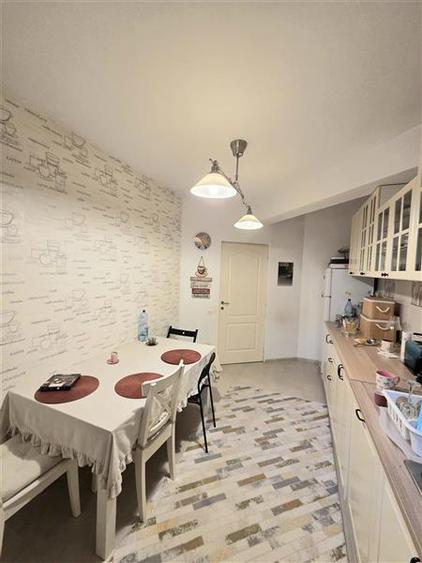 Apartament cu 3 camere decomandat în Primo