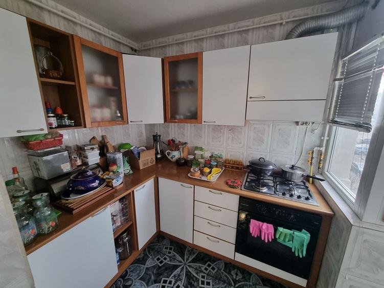 Apartament cu 4 camere decomandat, mobilat în Faleza Nord