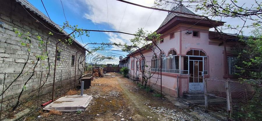 Casă cu 4 camere în Raciu