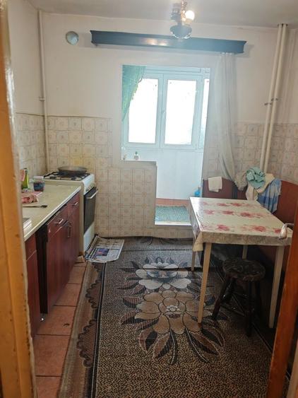 Apartament cu 3 camere decomandat în Berceni