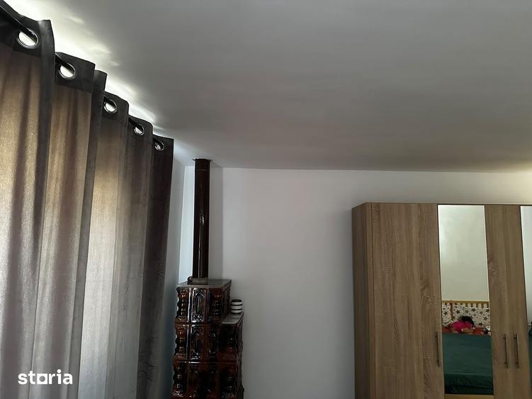 Casă cu 6 camere cu Teren 640 Mp în Davidești