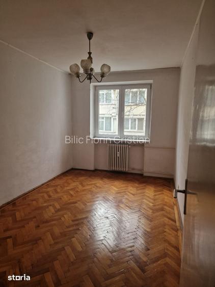 De vanzare apartament 3 camere decomandat etaj 1 George Enescu,Suceava
