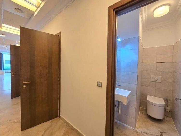 Spațiu comercial, de 81 mp, în P-ța Romană