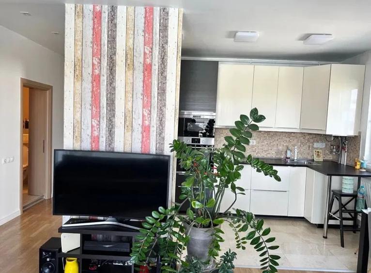 Apartament cu 2 camere decomandat, mobilat în Titan