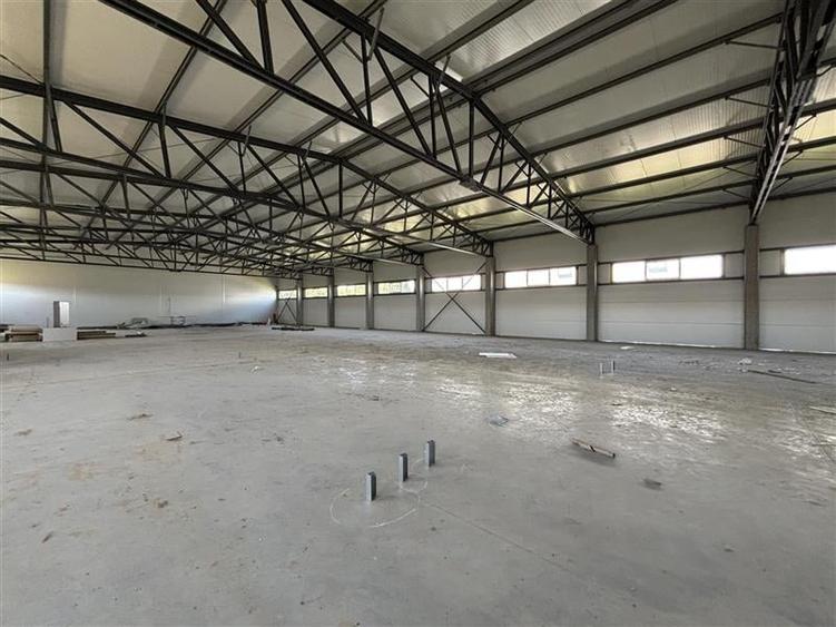 Spațiu industrial, de 1,800 mp, în Central