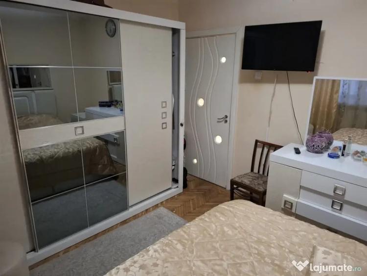 Apartament cu 3 camere semidecomandat în Ultracentral