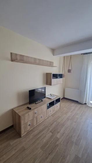 Apartament cu 2 camere semidecomandat, mobilat în Florești