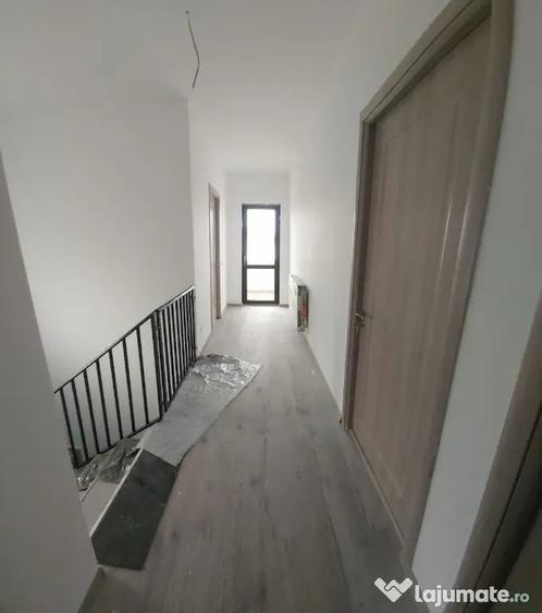 Casă cu 5 camere cu Teren 400 Mp în Central