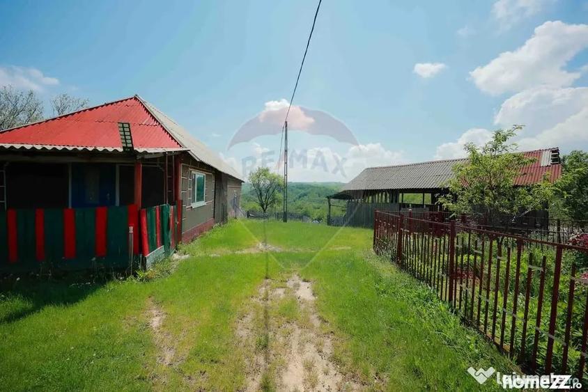 Casă cu 5 camere cu Teren 55706 Mp în Valea Târnei