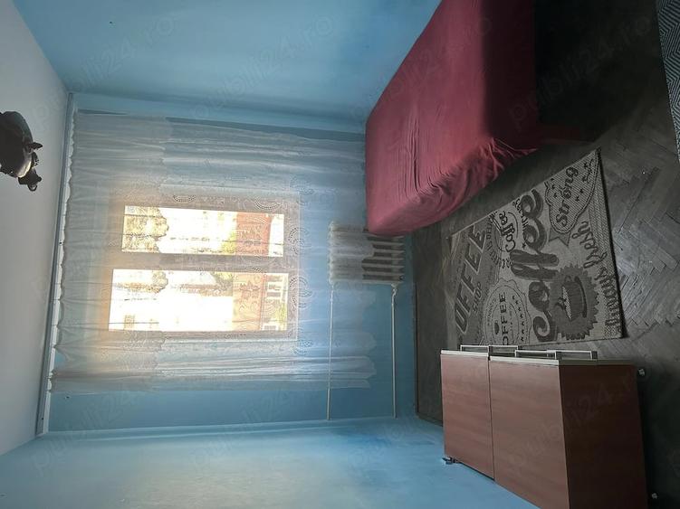 Apartament cu 3 camere semidecomandat în Craiovei