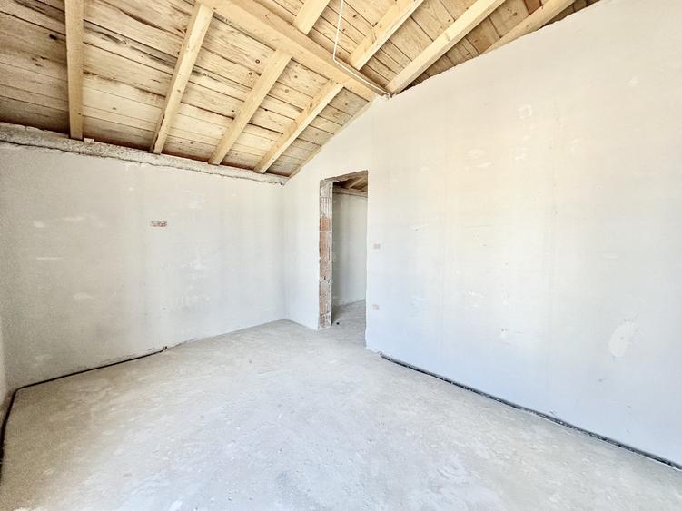 Duplex cu 4 camere cu Canalizare în Moșnița Veche