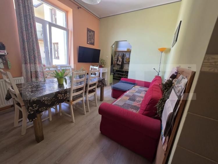 Apartament cu 3 camere semidecomandat, mobilat în Semicentral
