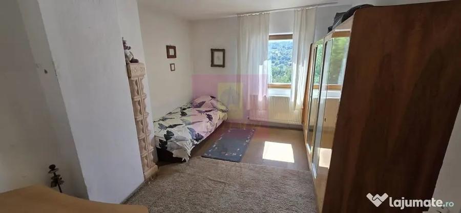 Casă cu 4 camere cu Teren 451 Mp în Central