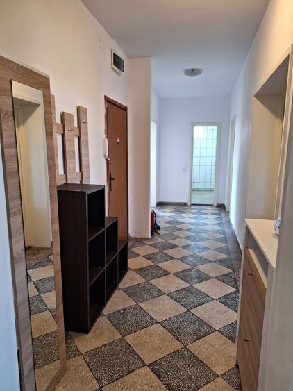 Apartament cu 3 camere semidecomandat, mobilat în Take Ionescu