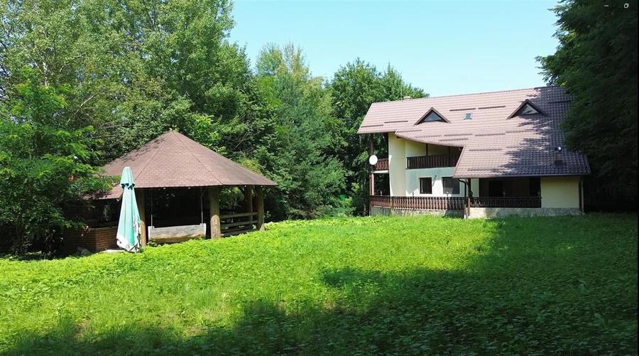 Casă individuală cu 6 camere cu Garaj în Sucevița