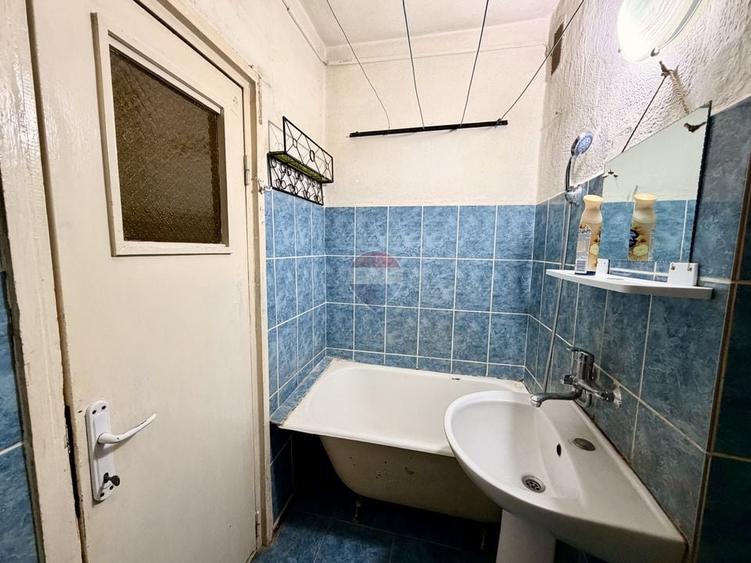 Apartament cu 3 camere semidecomandat în Aurel Vlaicu