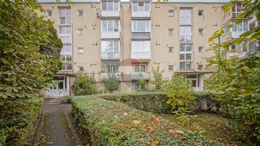 Apartament cu 2 camere semidecomandat în Centrul Civic