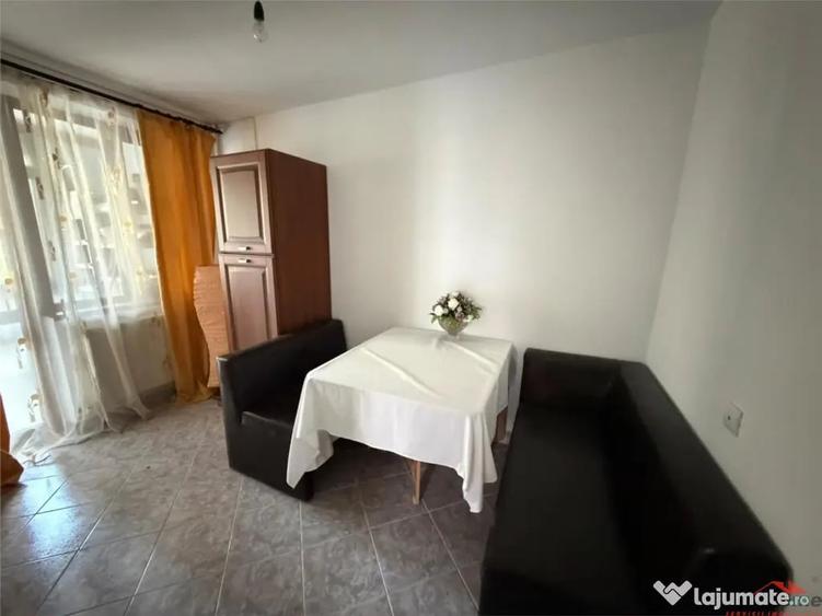 Apartament cu 3 camere decomandat în Sud