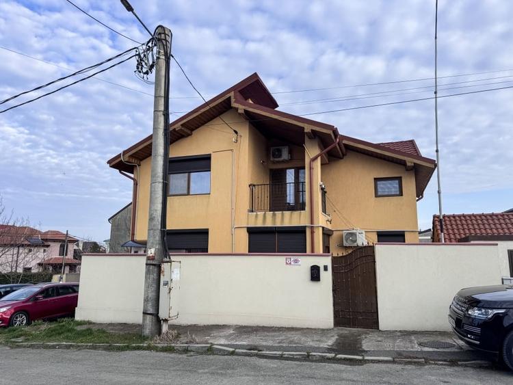 Casă individuală cu 5 camere cu Canalizare în Ovidiu