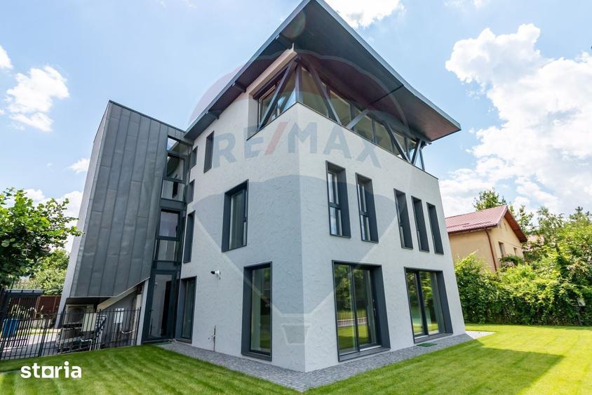 Casă cu 9 camere cu Teren 532 Mp în Dobroești