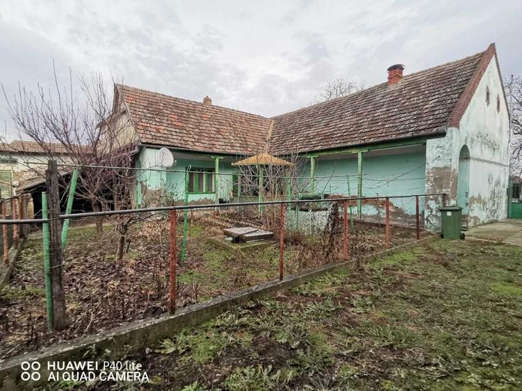 Casă cu 4 camere în Sânmihaiu German