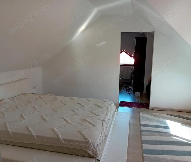Casă cu 4 camere cu Teren 1350 Mp în Vărșand