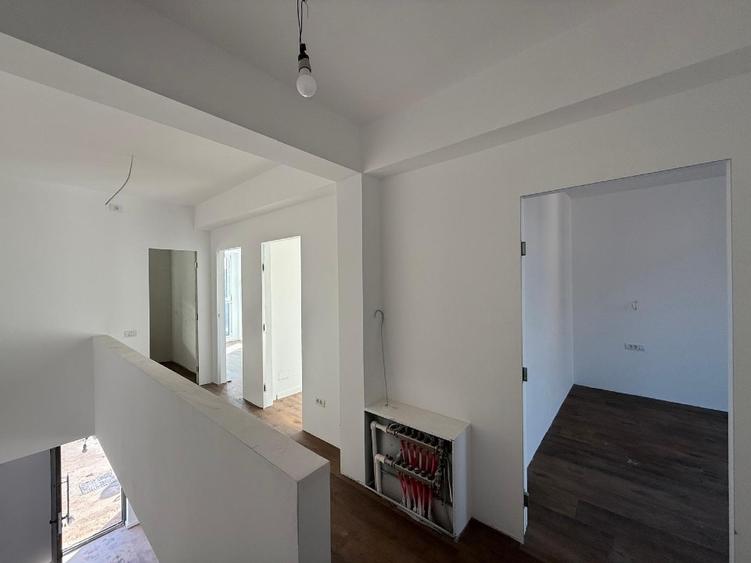 Casă individuală cu 4 camere cu Teren 350 Mp în Tunari