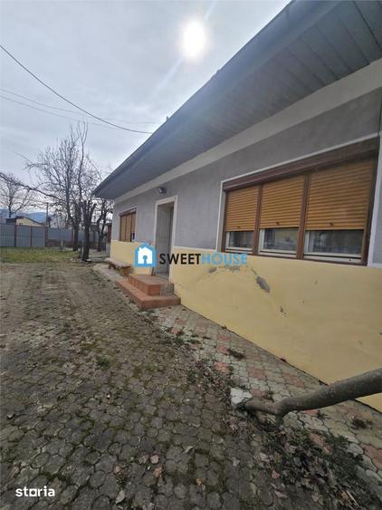 Casă cu 4 camere cu Teren 1700 Mp în Lisa