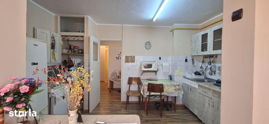 Apartament cu 3 camere în Est